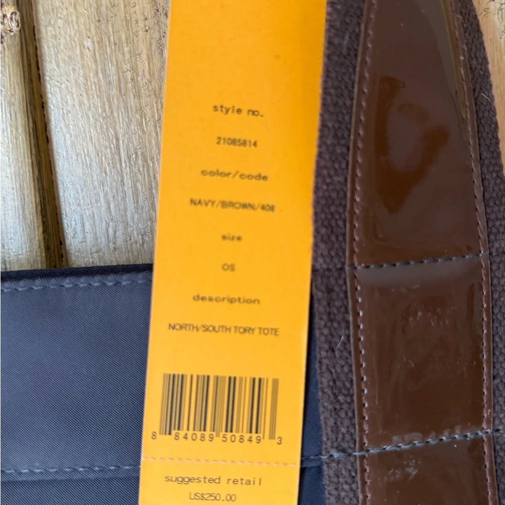 Tory Burch-  North South Tory tote navy and brown patent bag - Picture 4 of 5